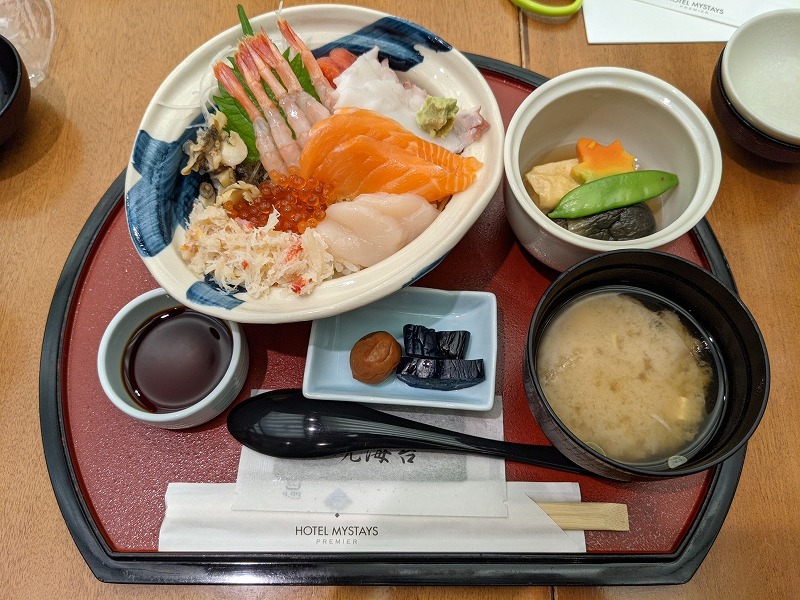 ホテルマイステイズプレミア札幌パーク・うなぎ仲じまの朝食海鮮丼