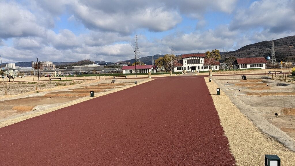 高槻の安満遺跡公園内の食事場所「レストラン　ファーマーズクラブ」の周辺